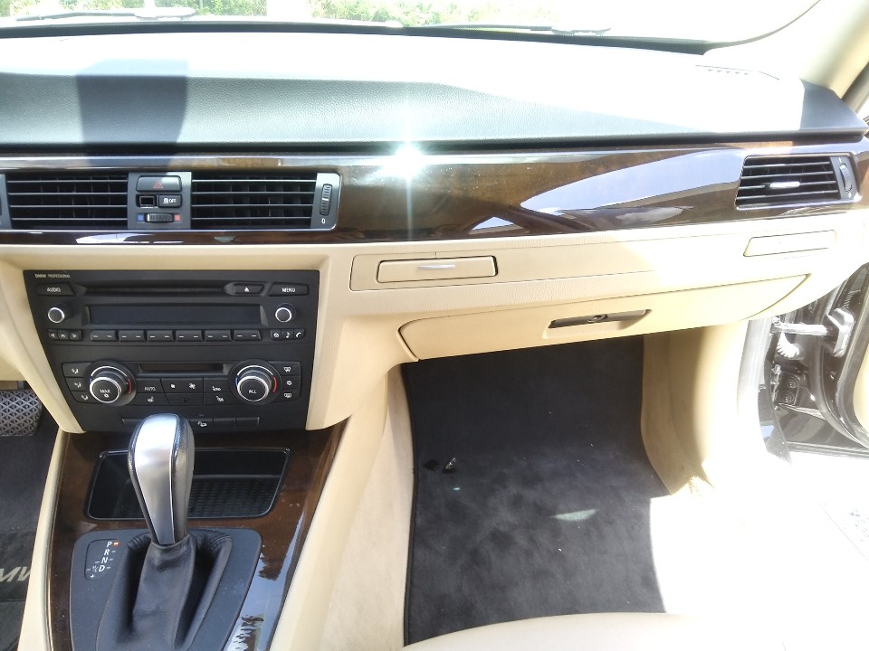 2011 BMW 328i 06