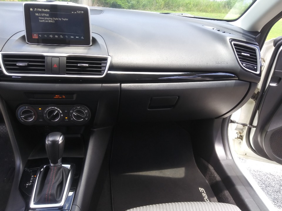 2016 Mazda 3 iTouring Hatchback 16